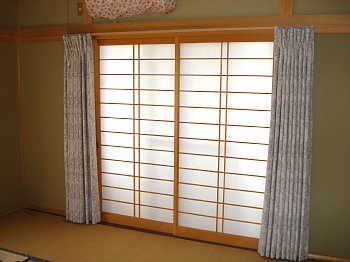 松山の襖 障子 壁紙の張替え 内装リフォームオーダーカーテンの形態安定加工とカーテンレールの取付