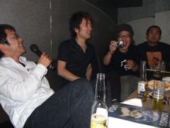 高橋賢さん、“どんなときも”熱唱中！