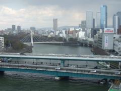 泊まったホテルからの眺めです…奥には京阪電鉄が…