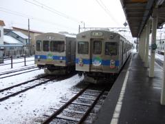 弘南電鉄の車両の“顔”は２種類あります（黒石駅にて）