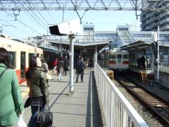 飾磨駅にて（左は阪神車両による阪神梅田行きです）