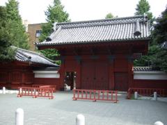 あまりにも有名な東京大学の赤門です