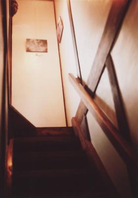 狭い階段