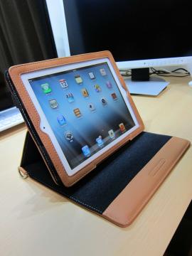 TUNEFOLIO for iPad (第3世代)　iPad カバー　をつけた写真